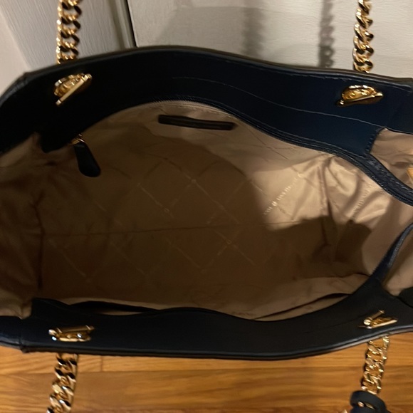 Michael Kors Women's Jet Set Travel Saffiano Leather Chain Shoulder Tote, Large - Picture 4 of 6